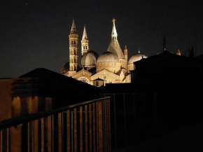 SubitoSanto Bilocale Gigliola 9A - Con terrazzo esclusivo Vista cupola Basilica di Sant'Antonio-